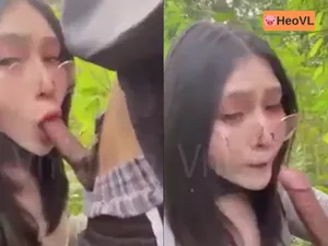 đi dã ngoại tiện làm bạn gái tình ở trong rừng