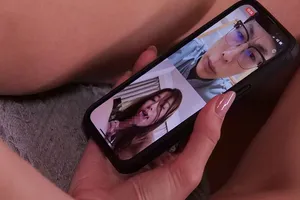 để trả đủa ông chồng vụng trộm, vợ xoạc với người khác rồi gọi video cho chồng