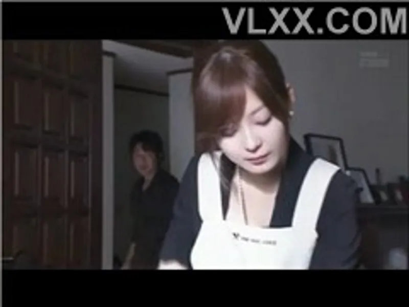 Gã chồng đi làm ăn, cô vợ ở nhà bị anh rể cưỡng hiếp